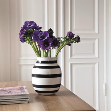 Omaggio vase medium - black - Kähler