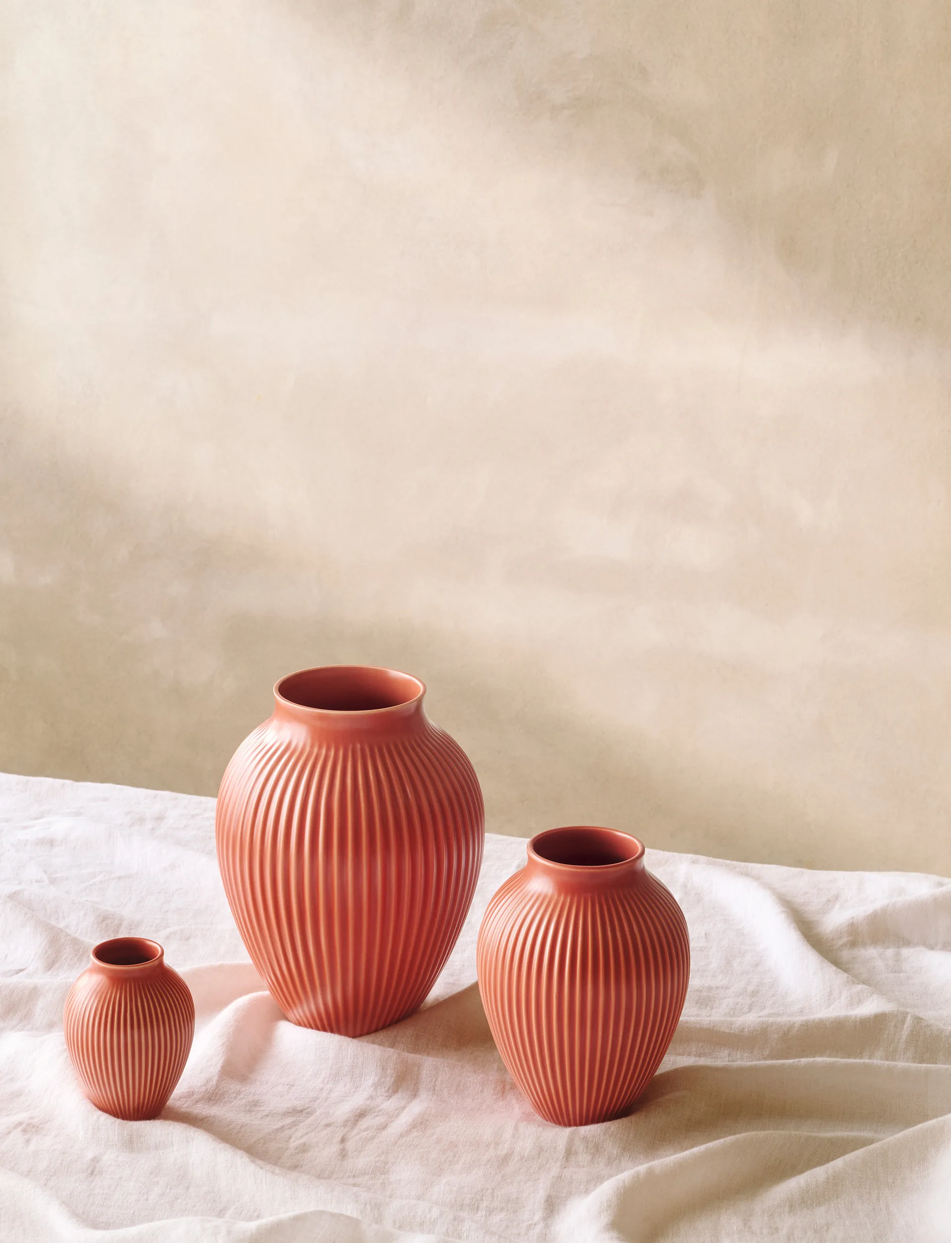 Knabstrup vase ribbed 12.5 cm, Coral Knabstrup Keramik