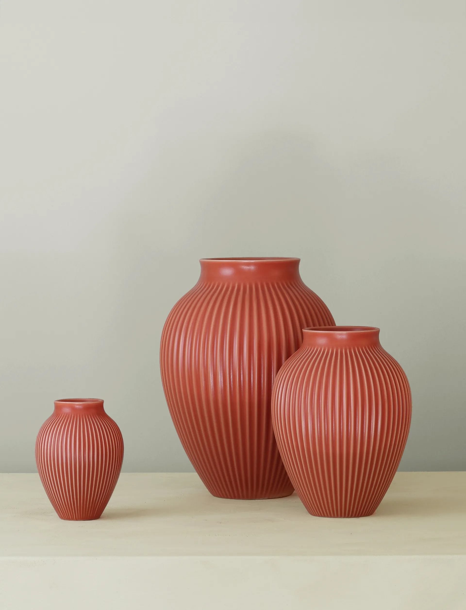 Knabstrup vase ribbed 20 cm, Coral Knabstrup Keramik