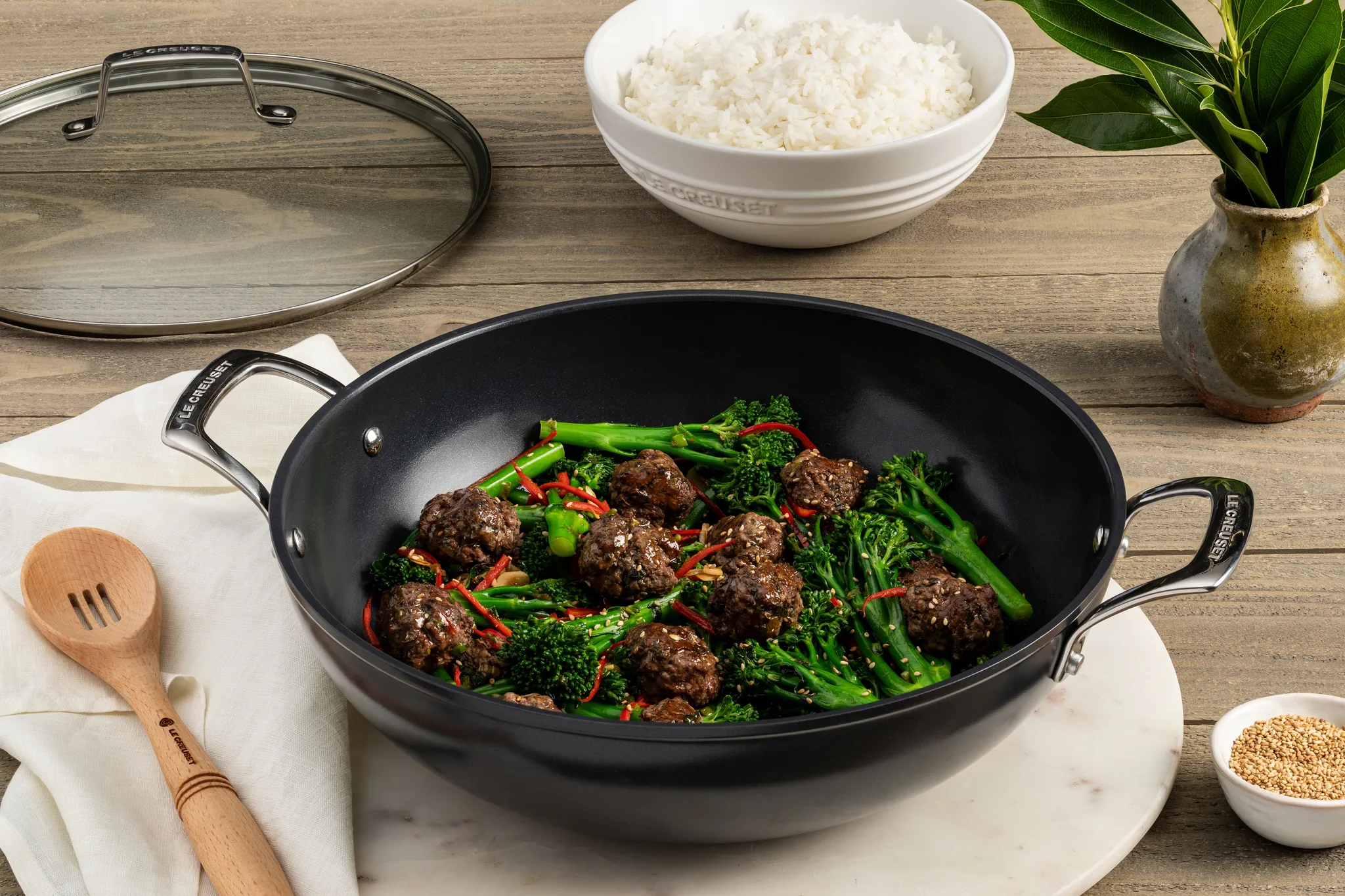 Ceramic wok pan 2 handles - Le Creuset | KitchenTime