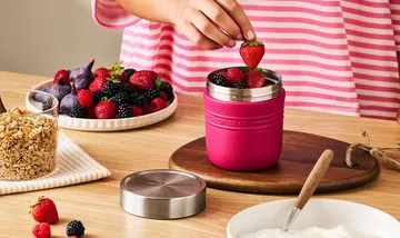 Le Creuset On The Go food bottle 0.5 L - Berry - Le Creuset