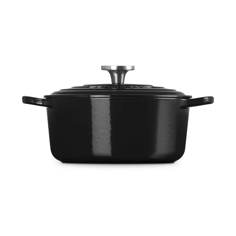 Le Creuset Signature cast iron round casserole, Black, 4.2 l Le Creuset