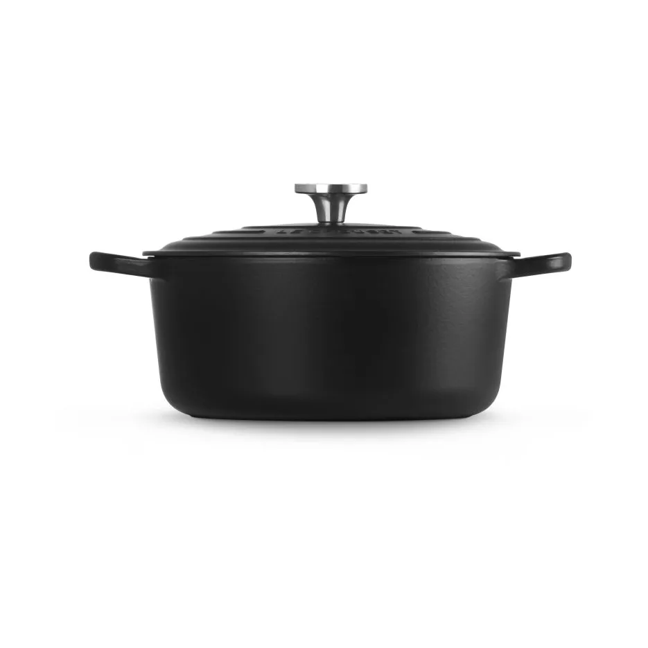 Le Creuset Signature cast iron round casserole, Matte Black, 6.7 l Le Creuset