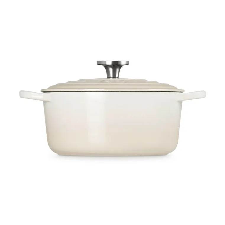 Le Creuset Signature cast iron round casserole, Meringue, 4.2 l Le Creuset