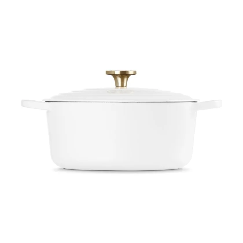 Le Creuset Signature cast iron round casserole, White, 6.7 l Le Creuset
