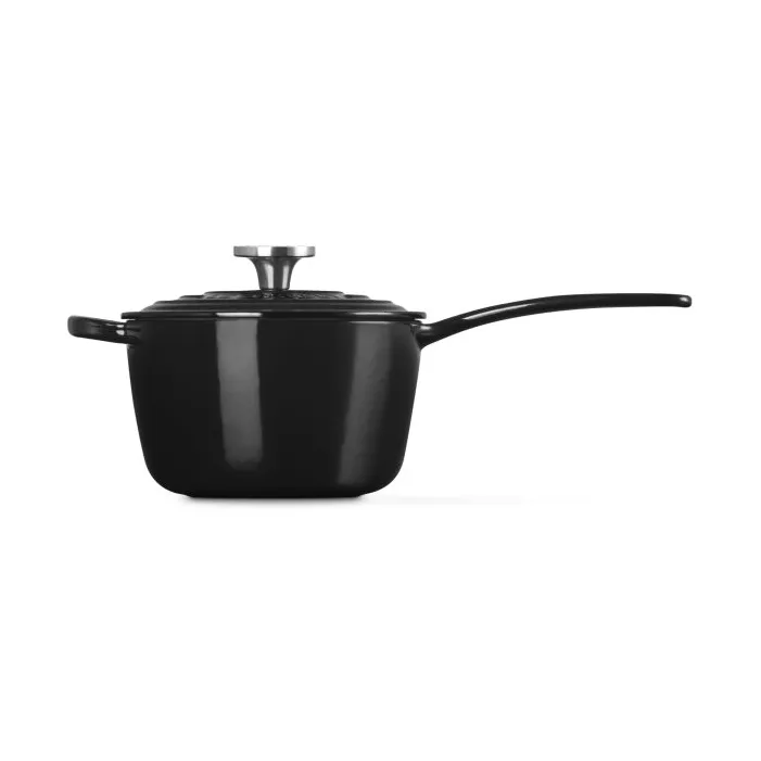 Le Creuset Signature cast iron saucepan, Black, 1.5 l Le Creuset
