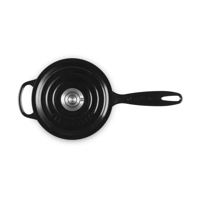 Le Creuset Signature cast iron saucepan, Black, 1.5 l Le Creuset