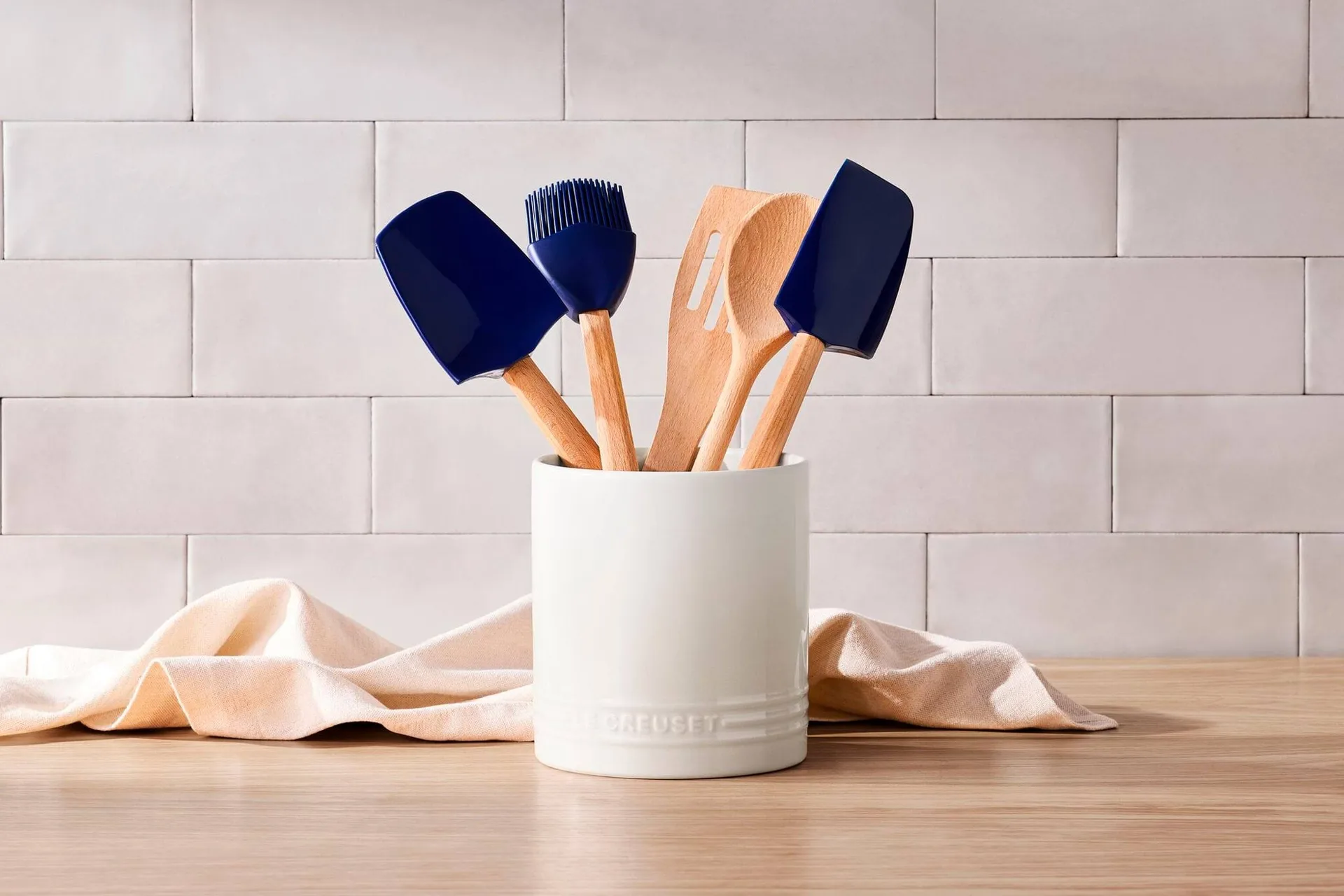 Le Creuset Signature spatula, Azure, medium Le Creuset