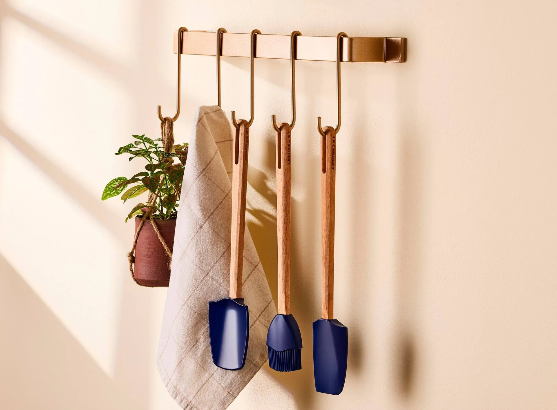 Le Creuset Signature spatula, Azure, medium Le Creuset
