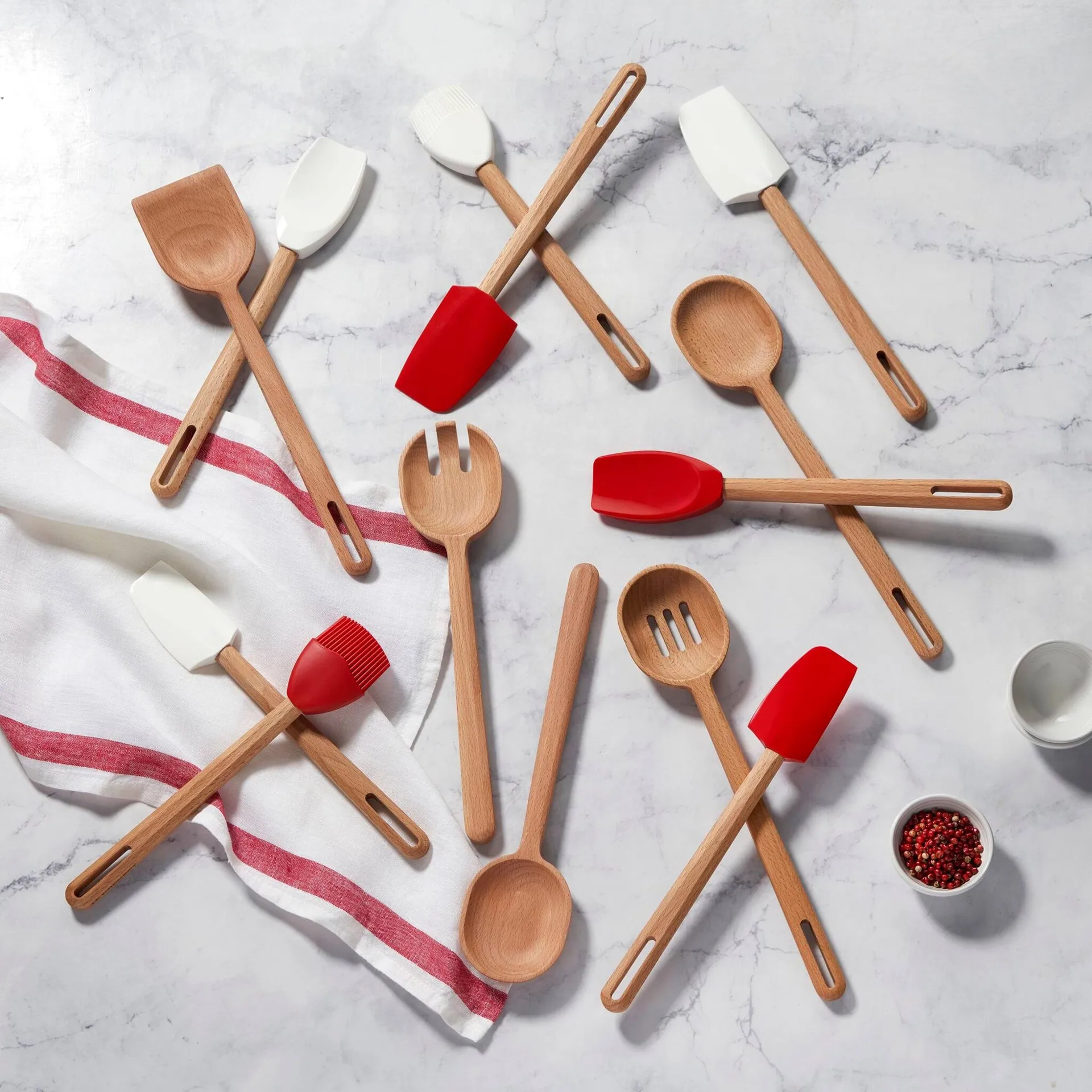 Le Creuset Signature spatula, Cerise, small Le Creuset