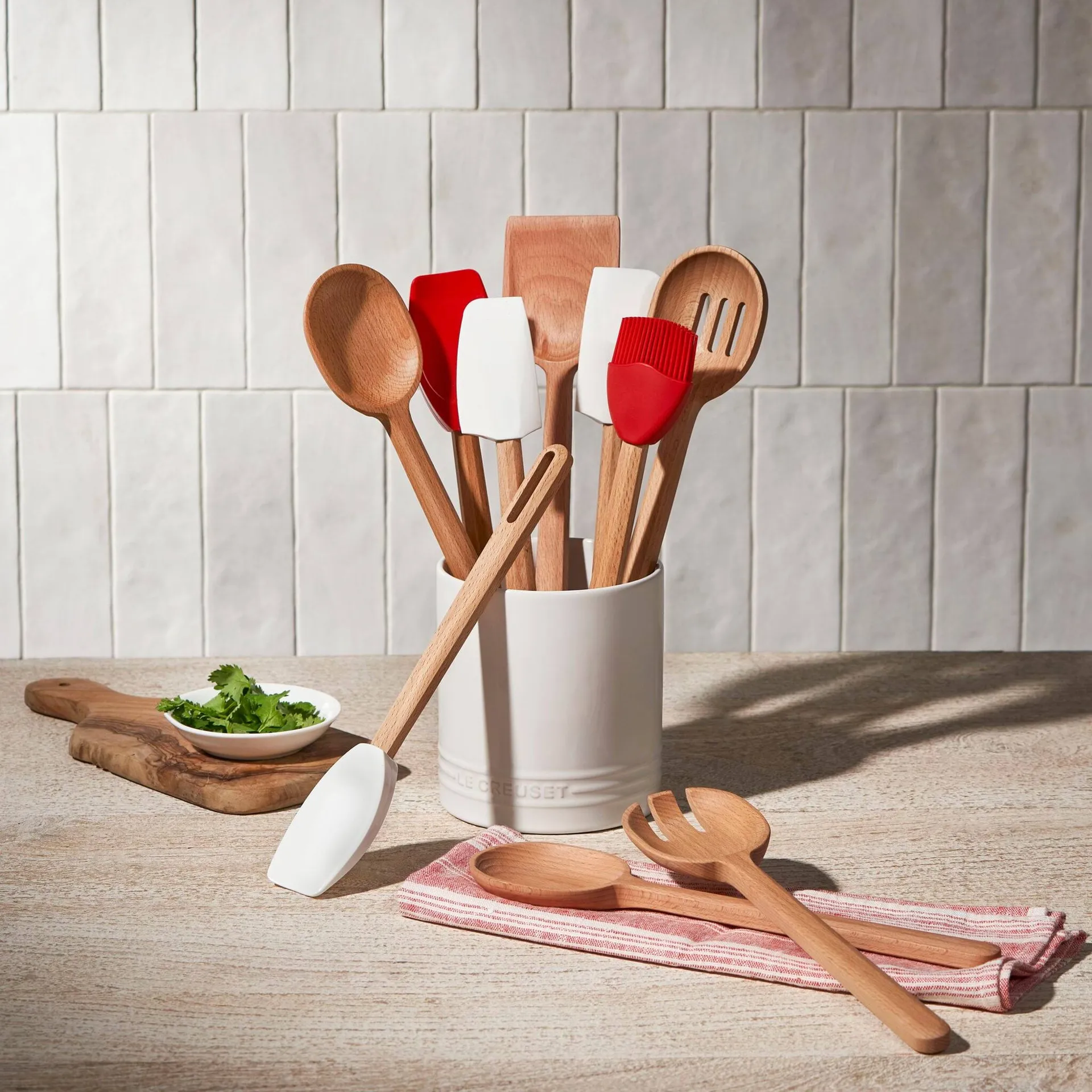 Le Creuset Signature spoon spatula, Cerise, narrow Le Creuset