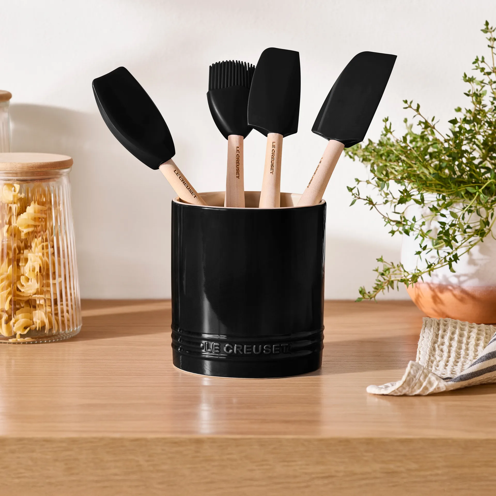 Signature stoneware cutlery and utensil jar 1.1 L, Black Le Creuset