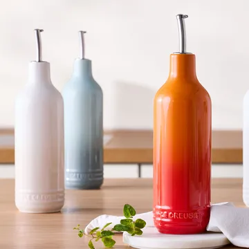 Signature stoneware oil bottle 0.6 L - Volcanic - Le Creuset
