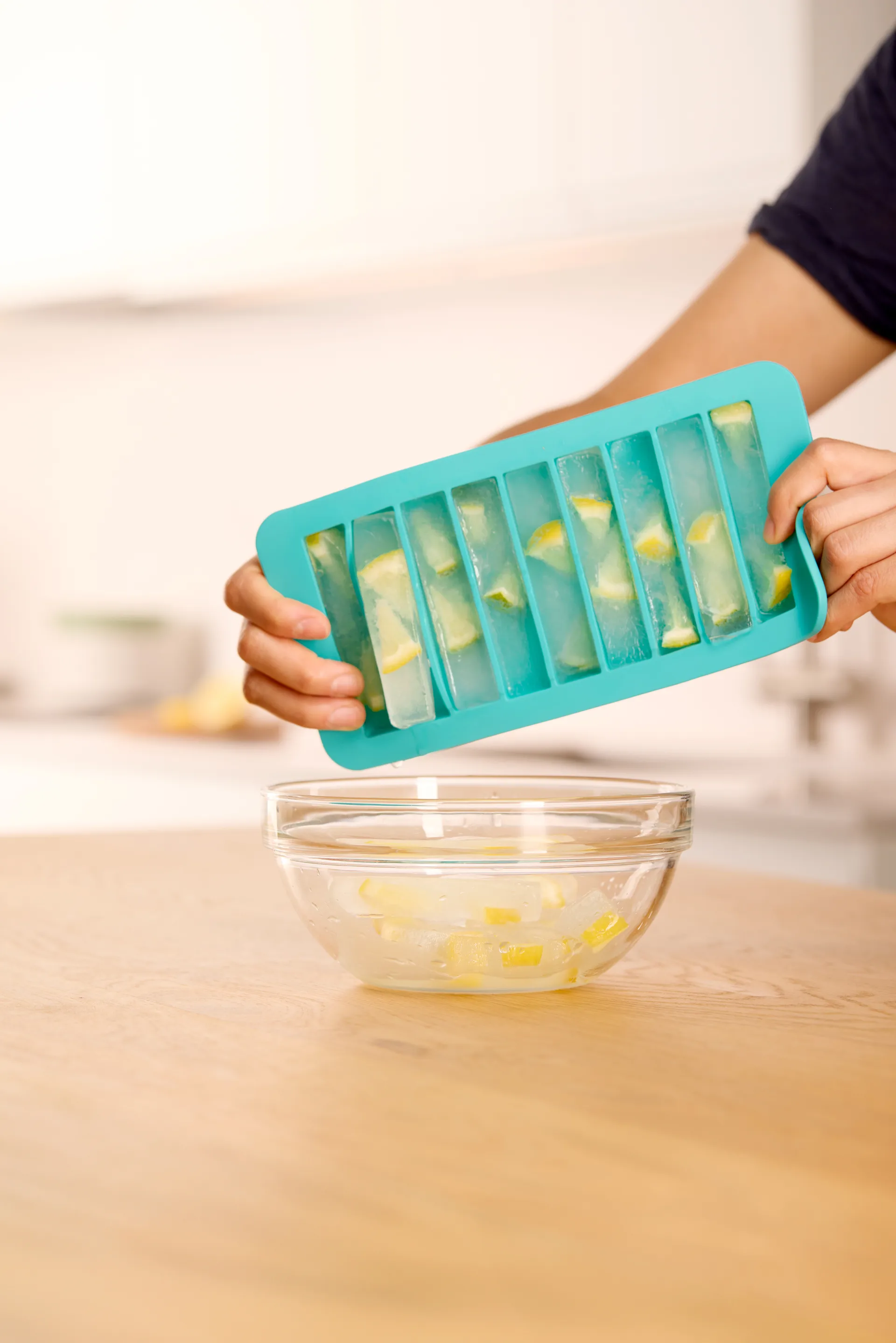Lékué ice cube mold silicone with lid, Turquoise, slats Lékué