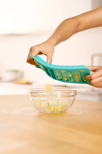 Lékué ice cube mold silicone with lid - Turquoise, slats - Lékué