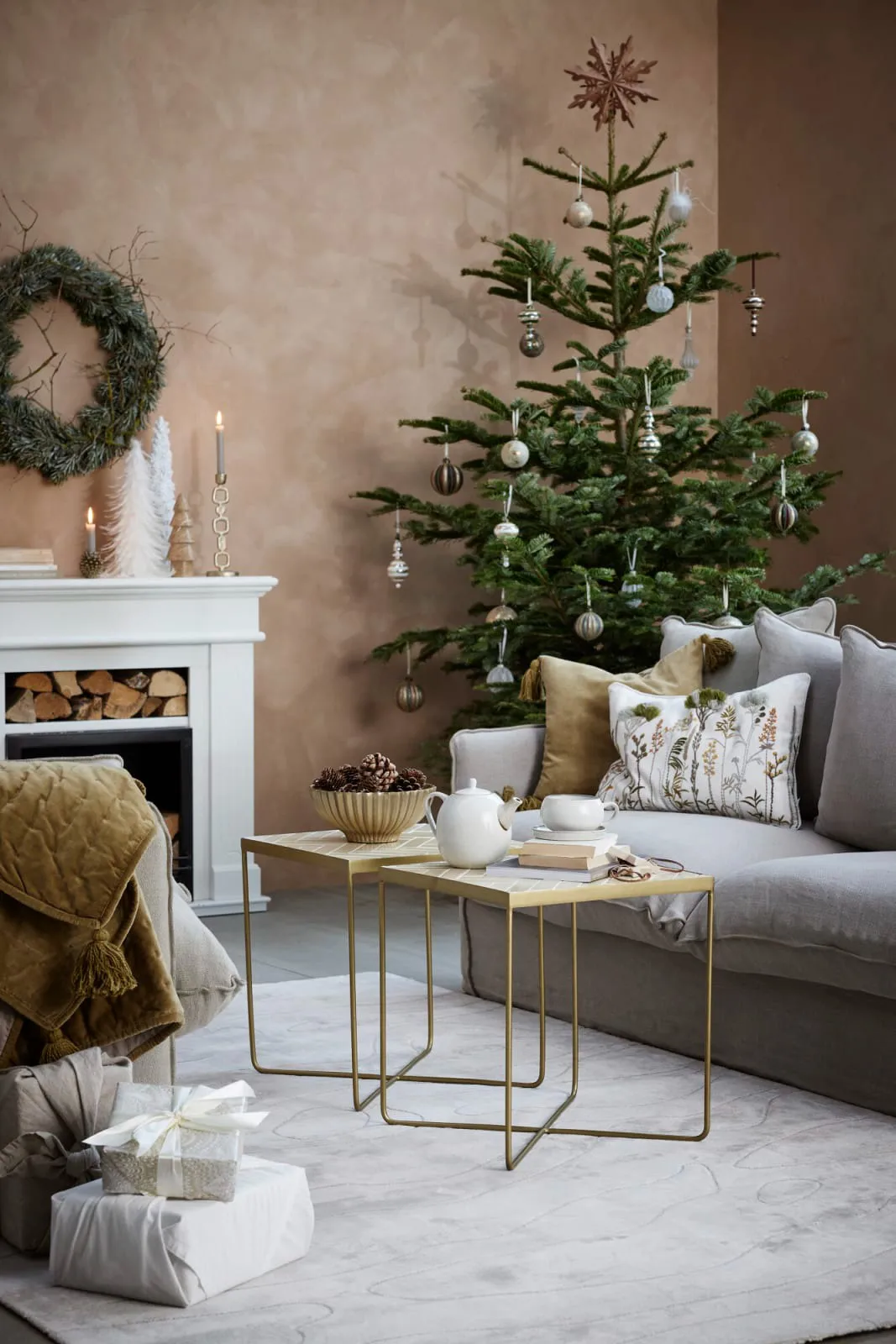 Noelle Christmas bauble Ø10 cm, Black-gold Lene Bjerre