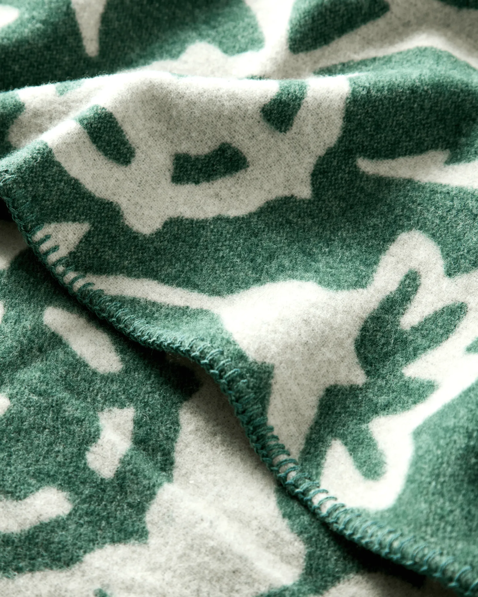 Flower jacquard-woven wool blanket, Green-Light beige Lexington