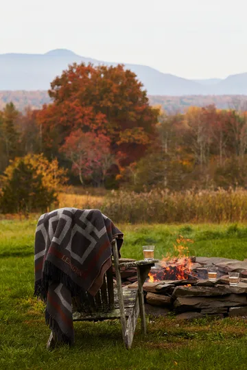 Graphic Recycled Wool throw 130x170 cm - Dark grey-white-brown - Lexington