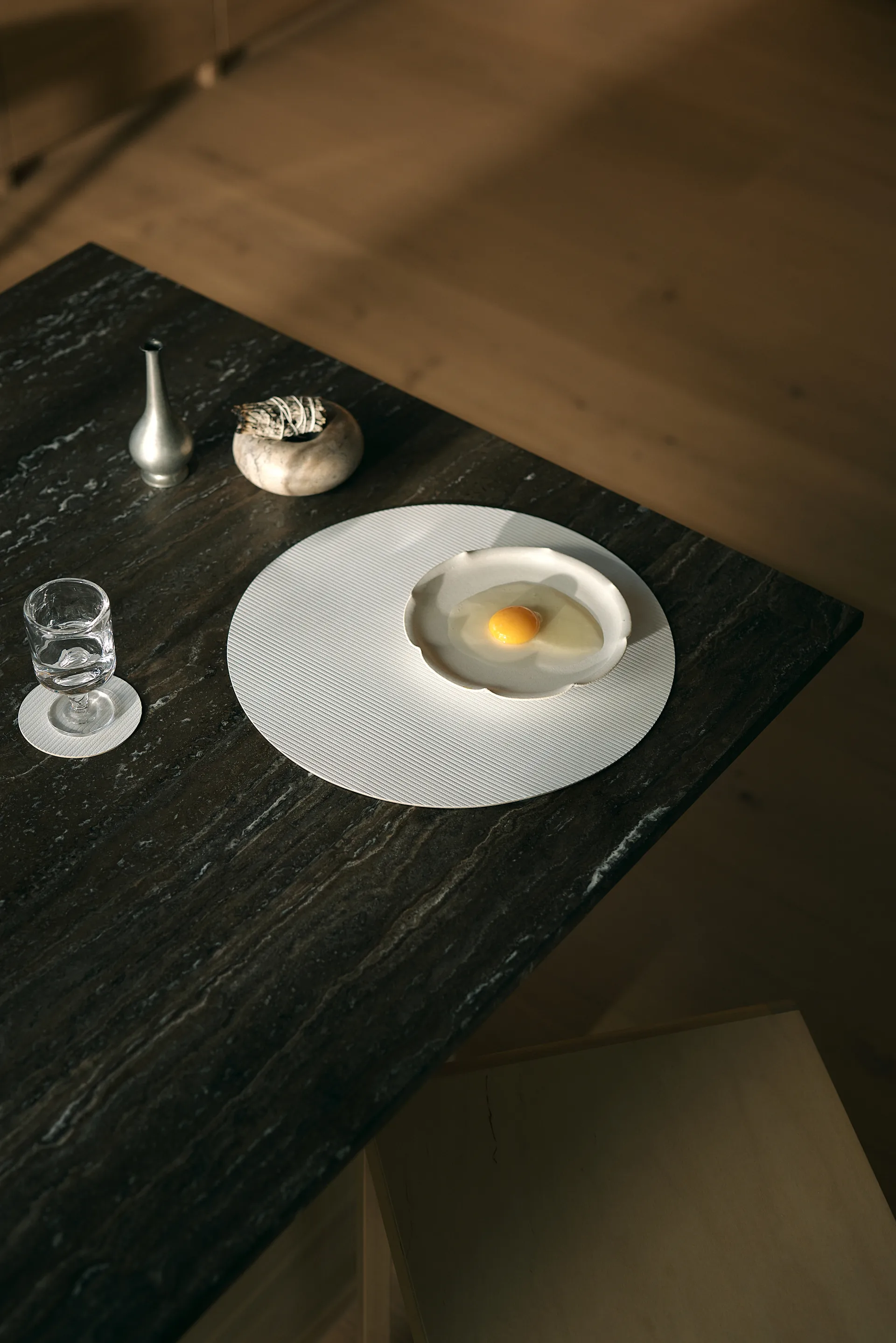 Corduroy coasters, Pure white, circle LIND DNA