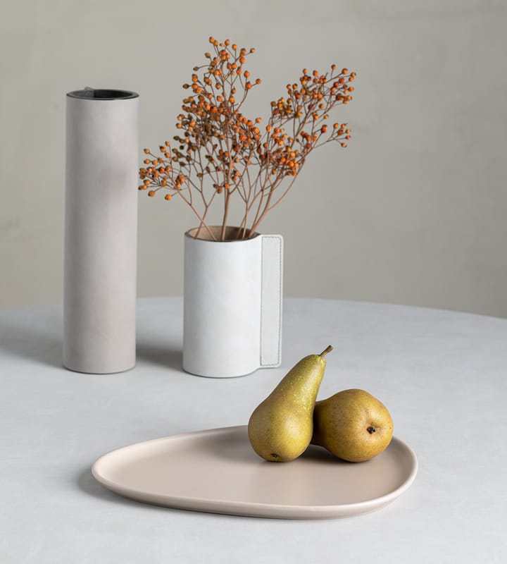 Curve Stoneware plate 26x30 cm, Sand LIND DNA