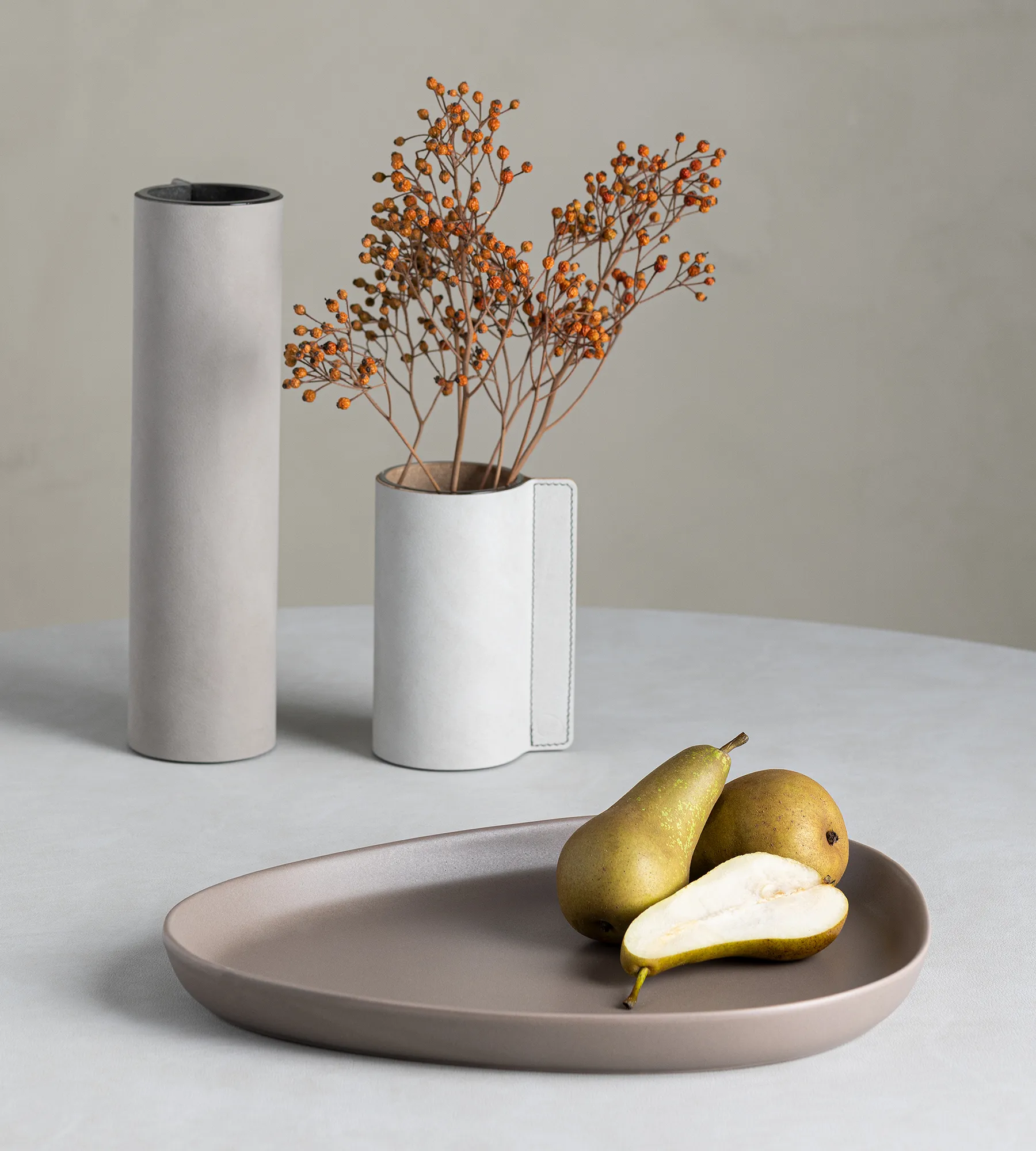 Curve Stoneware serving saucer 30x35 cm, Warm Grey LIND DNA