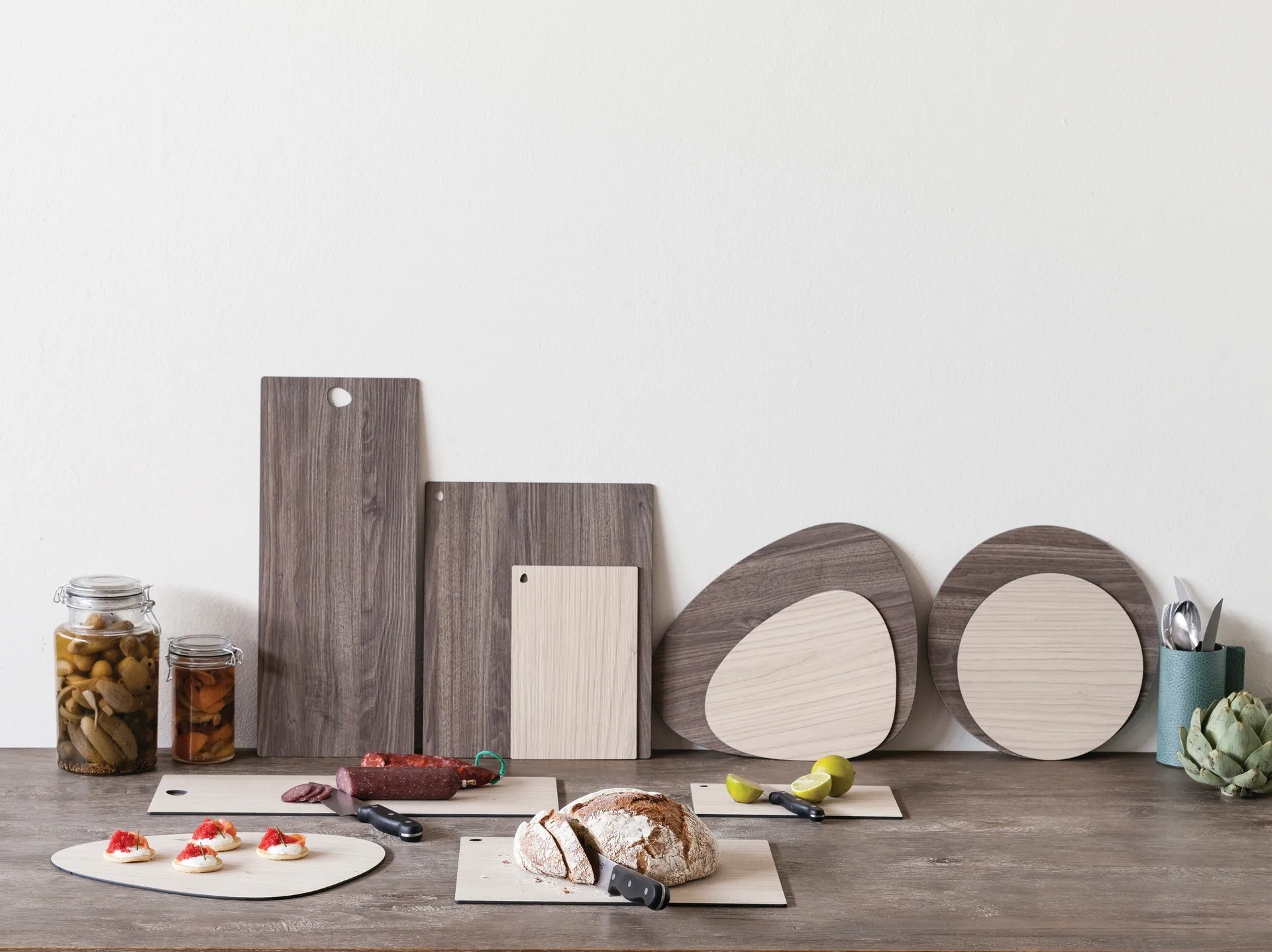 Cut & Serve square chopping board L, Walnut LIND DNA