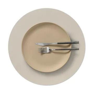 Nupo placemat - Oyster white, circle, L - LIND DNA