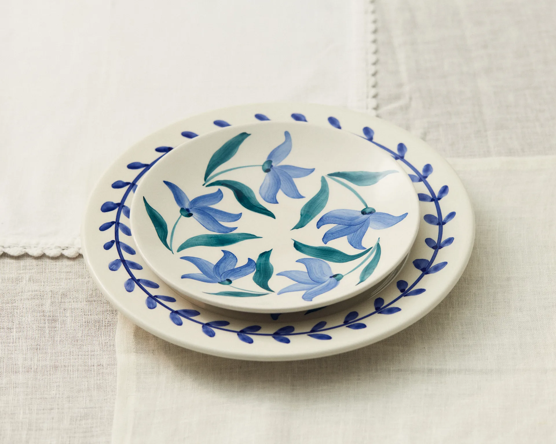 Flowers blossom dinner plate Ø28 cm, White Mateus