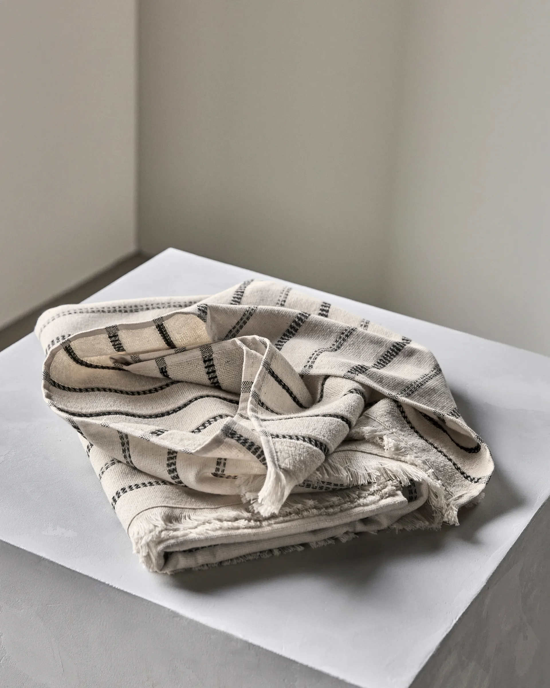 True bath towel, Off-White-black, 70x140 cm Meraki