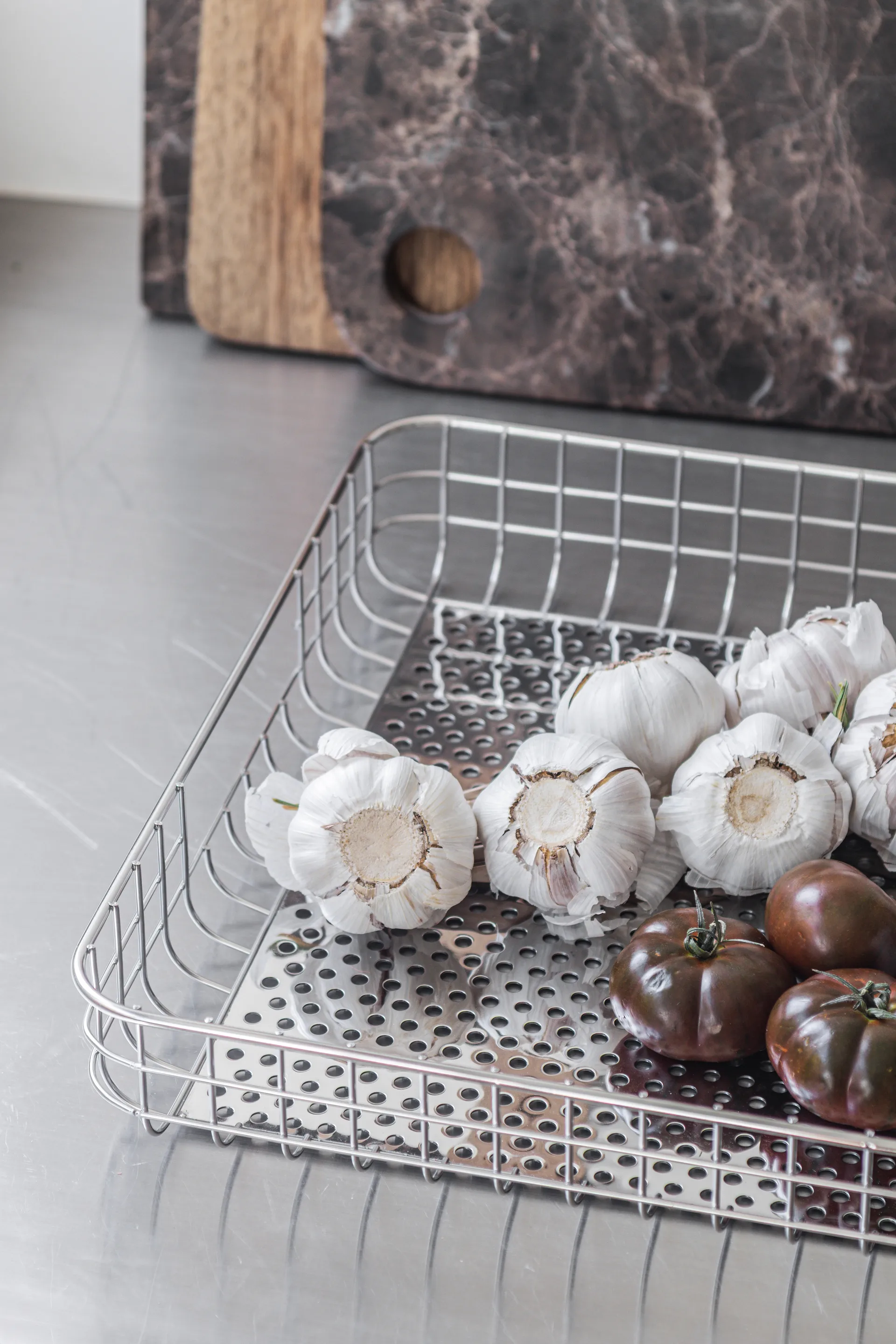 Lift serving tray 33.5x45.5 cm, Chrome Mette Ditmer