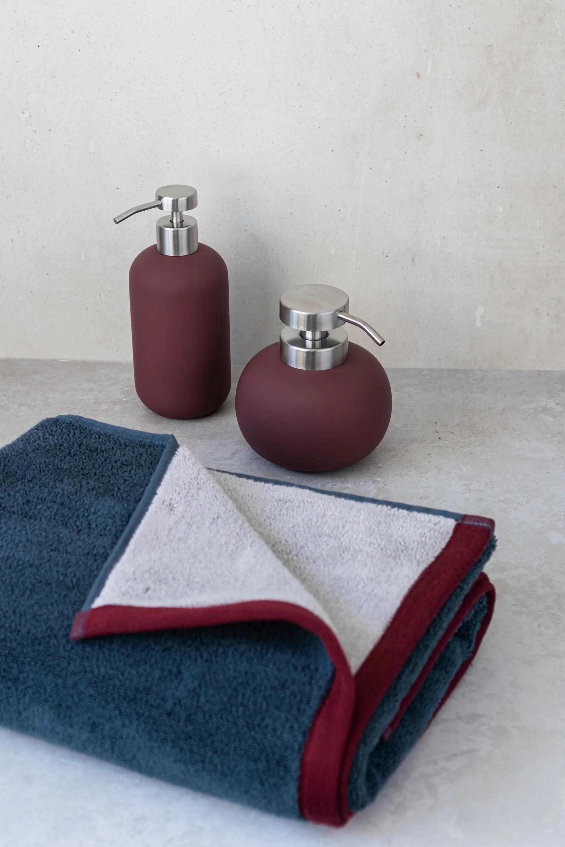 Lotus play soap pump tall, incl. 2 pump heads, Wine Mette Ditmer