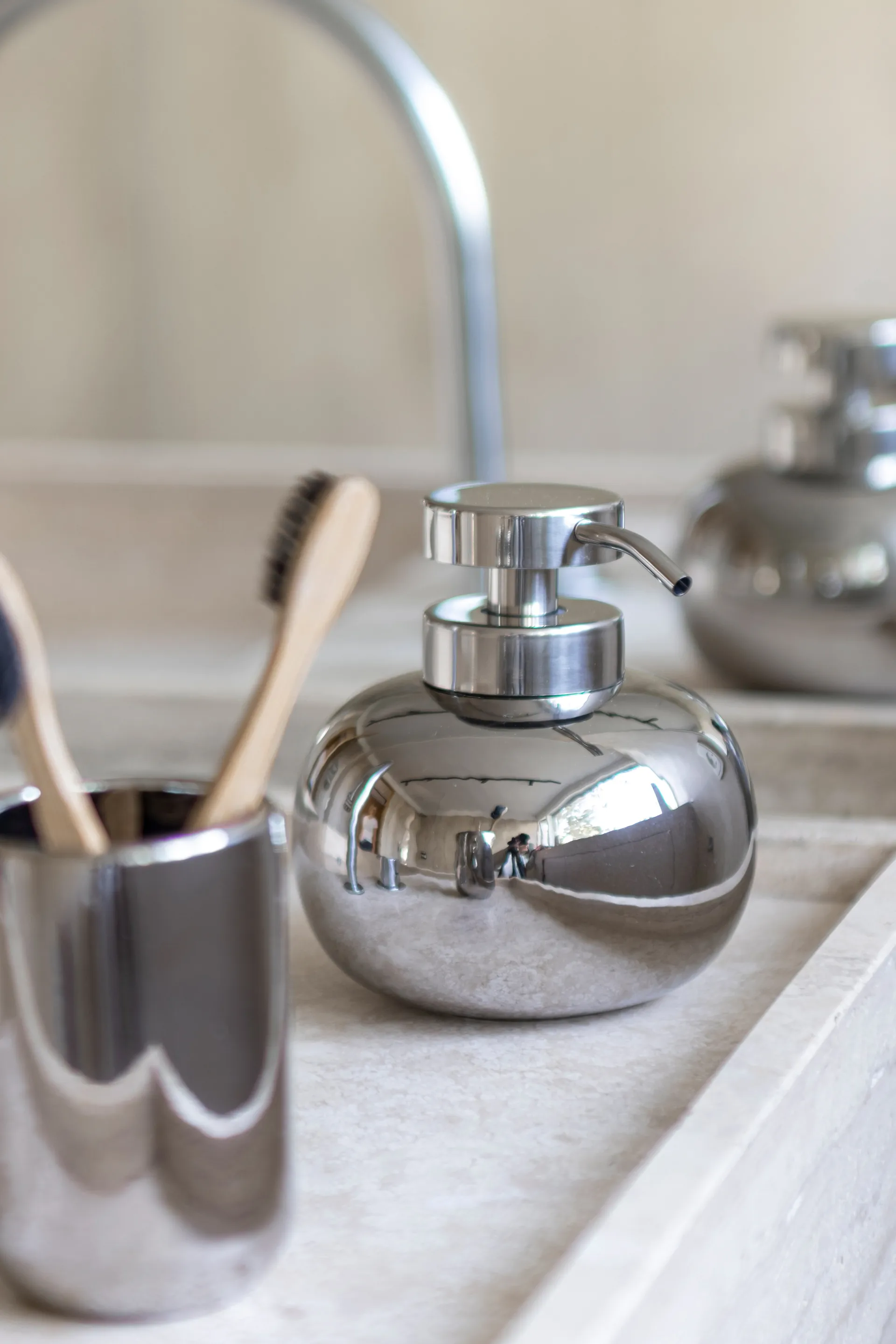 Lotus soap dispenser low, Chrome Mette Ditmer