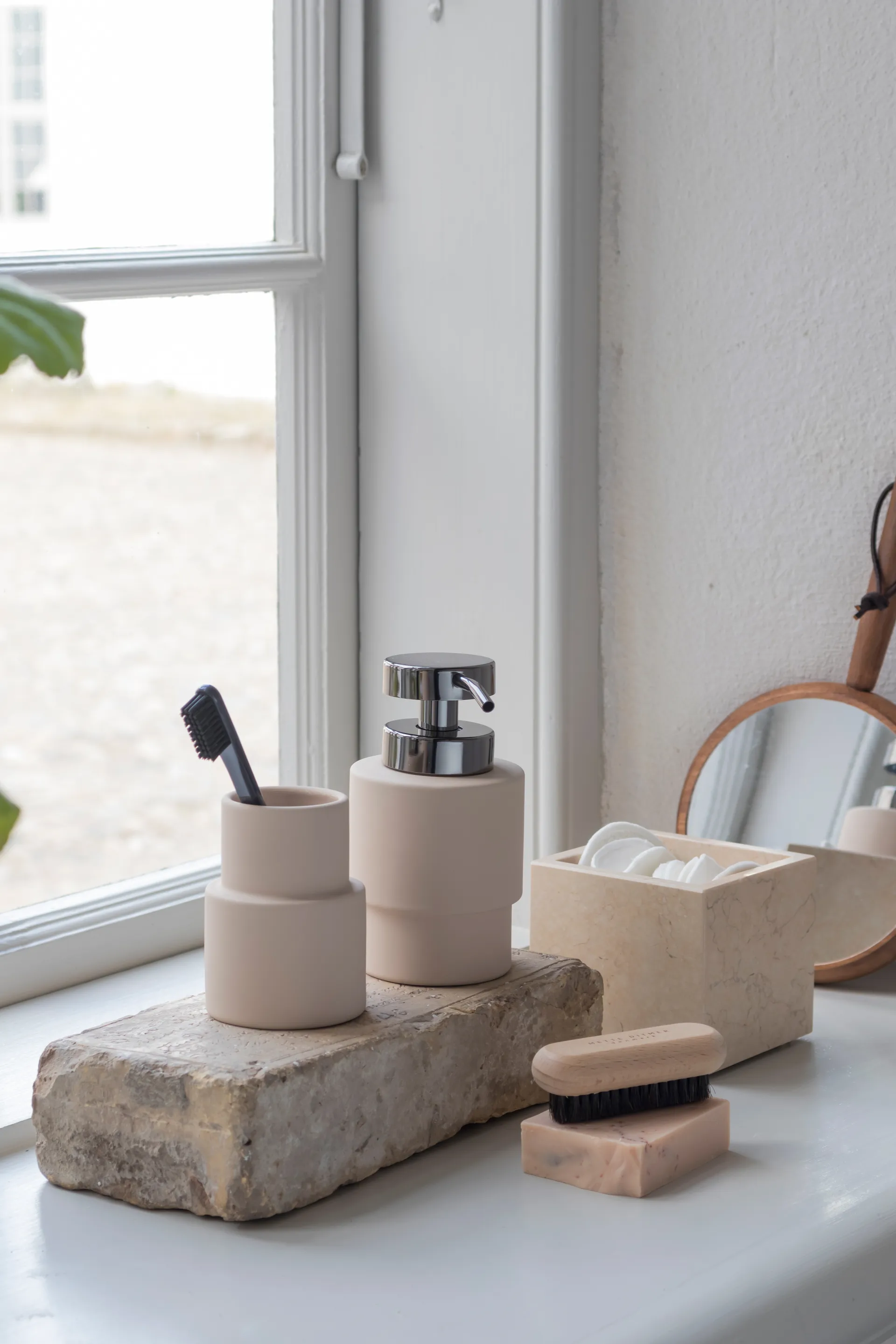 Shades soap dispenser high, Linen Mette Ditmer