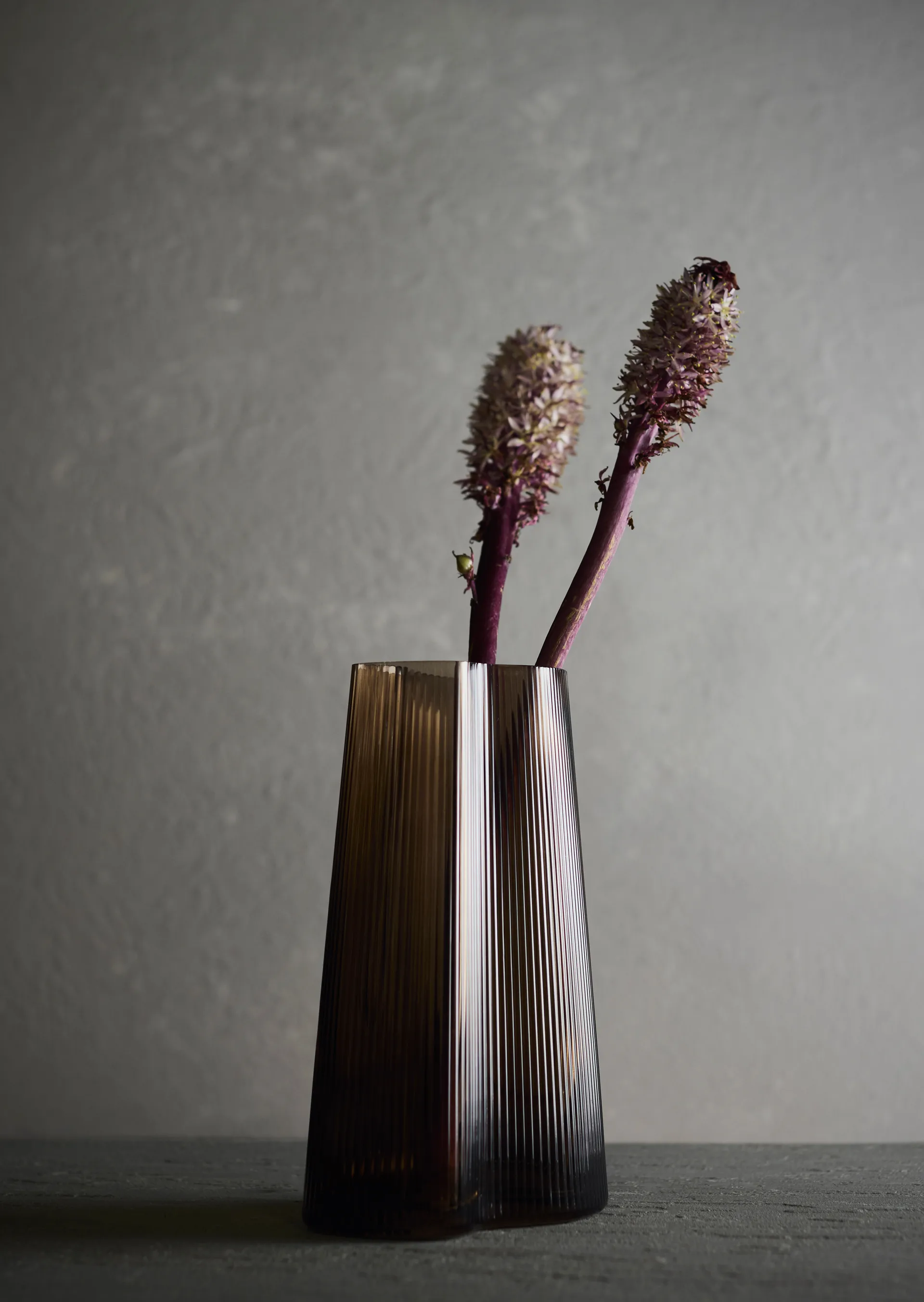 Ripe vase, Smoked brown, 26 cm MUUBS