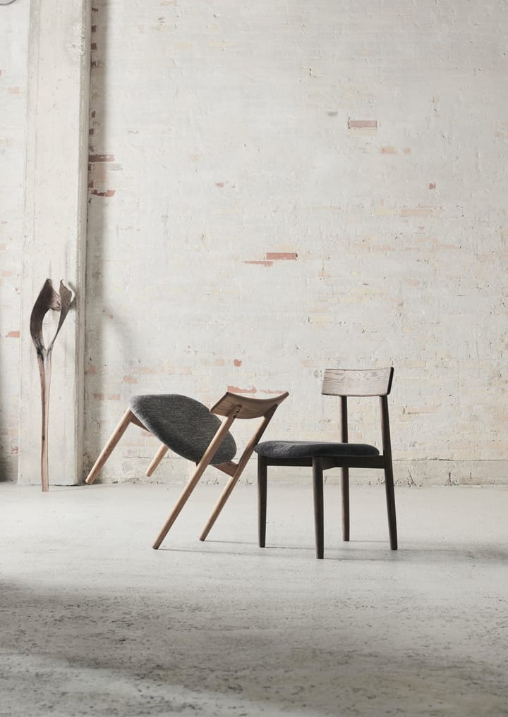 Tetra chair with padded seat, Concrete coloured fabric-natural oiled oak MUUBS