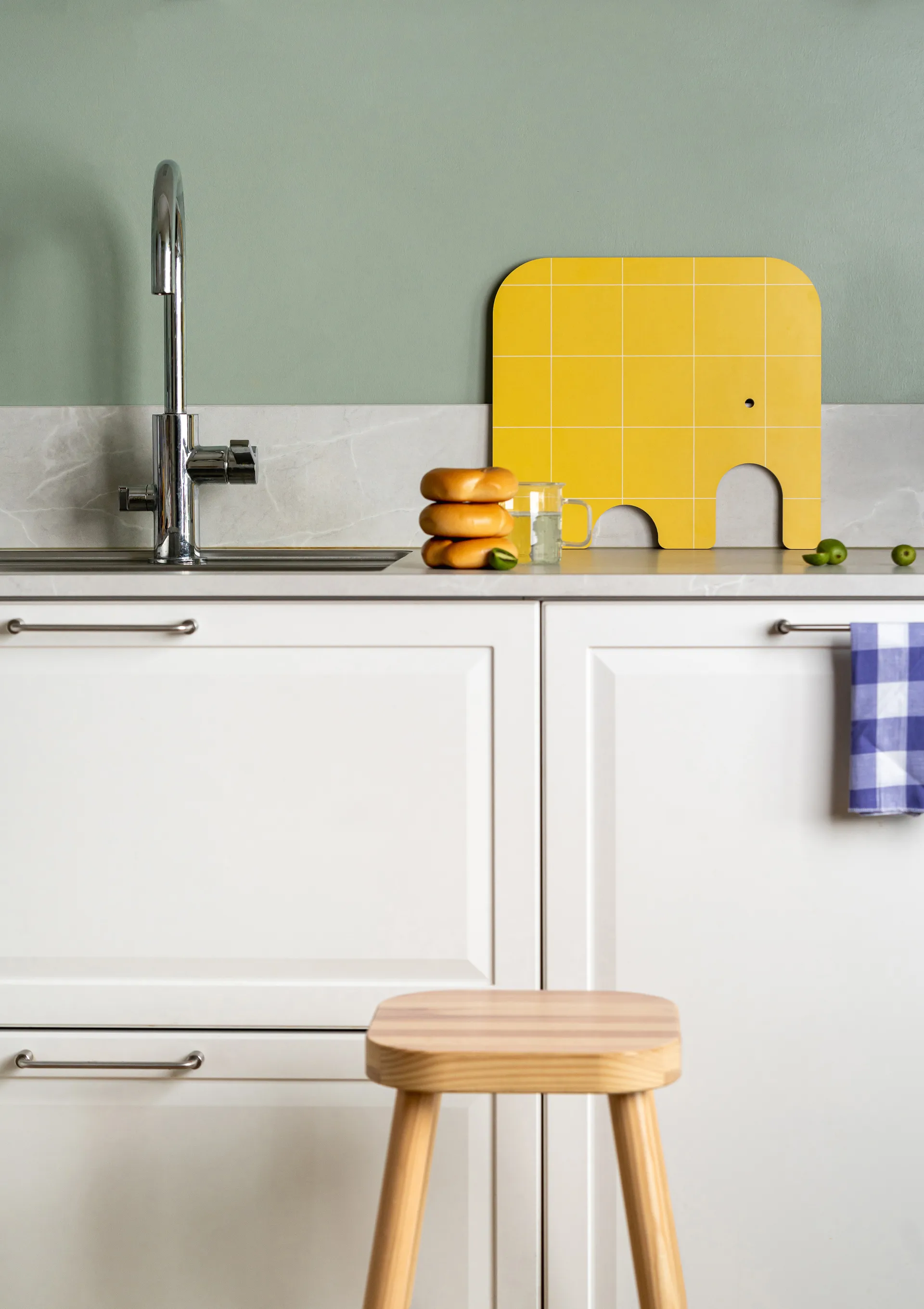 Elephant Chop & Serve cutting board L, Yellow Muurla