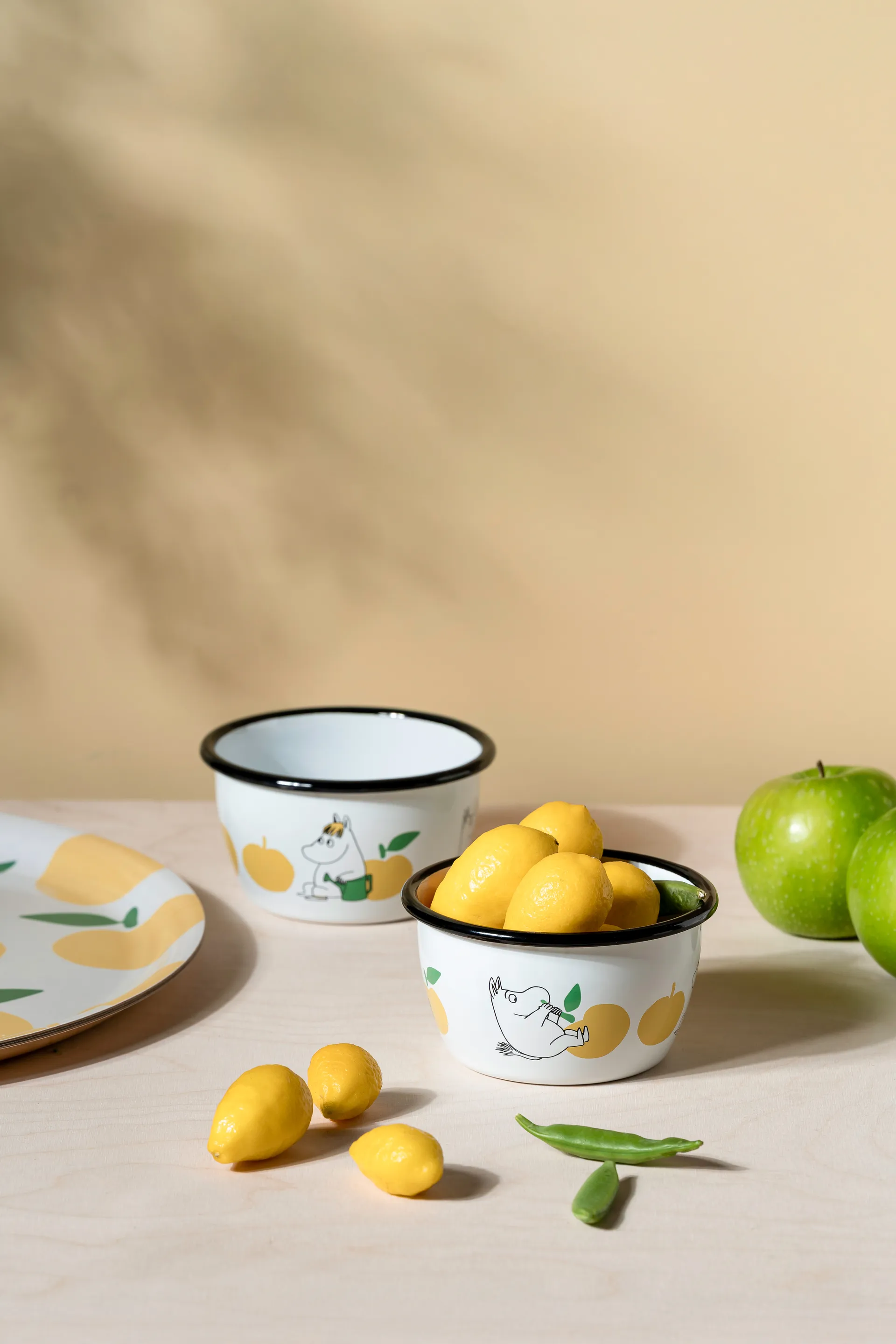 Moomin enamel bowl 30 cl, Joyfull Apples-yellow Muurla