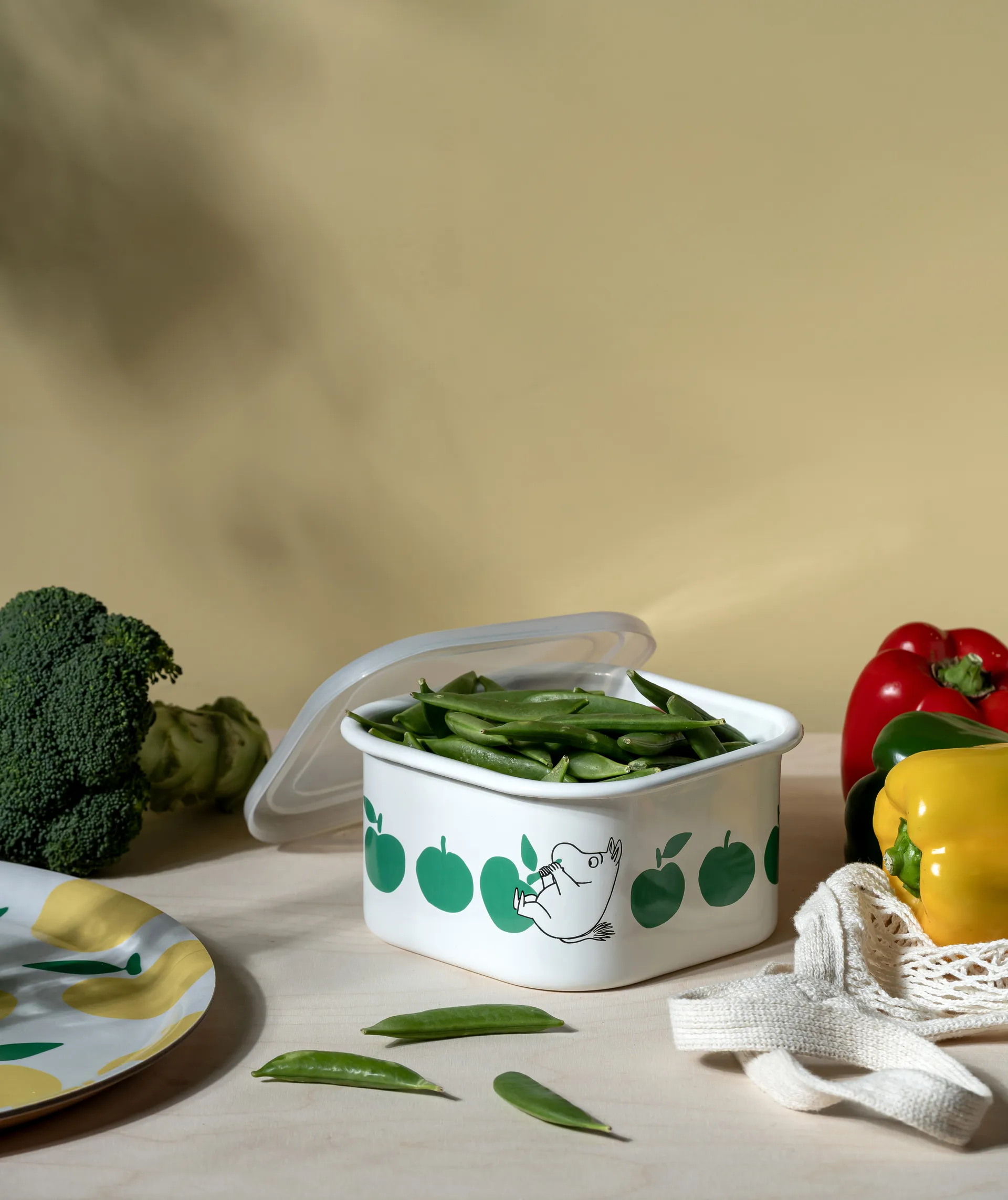Moomin enamel jar with lid 1.5 L, Joyfull Apples-green Muurla