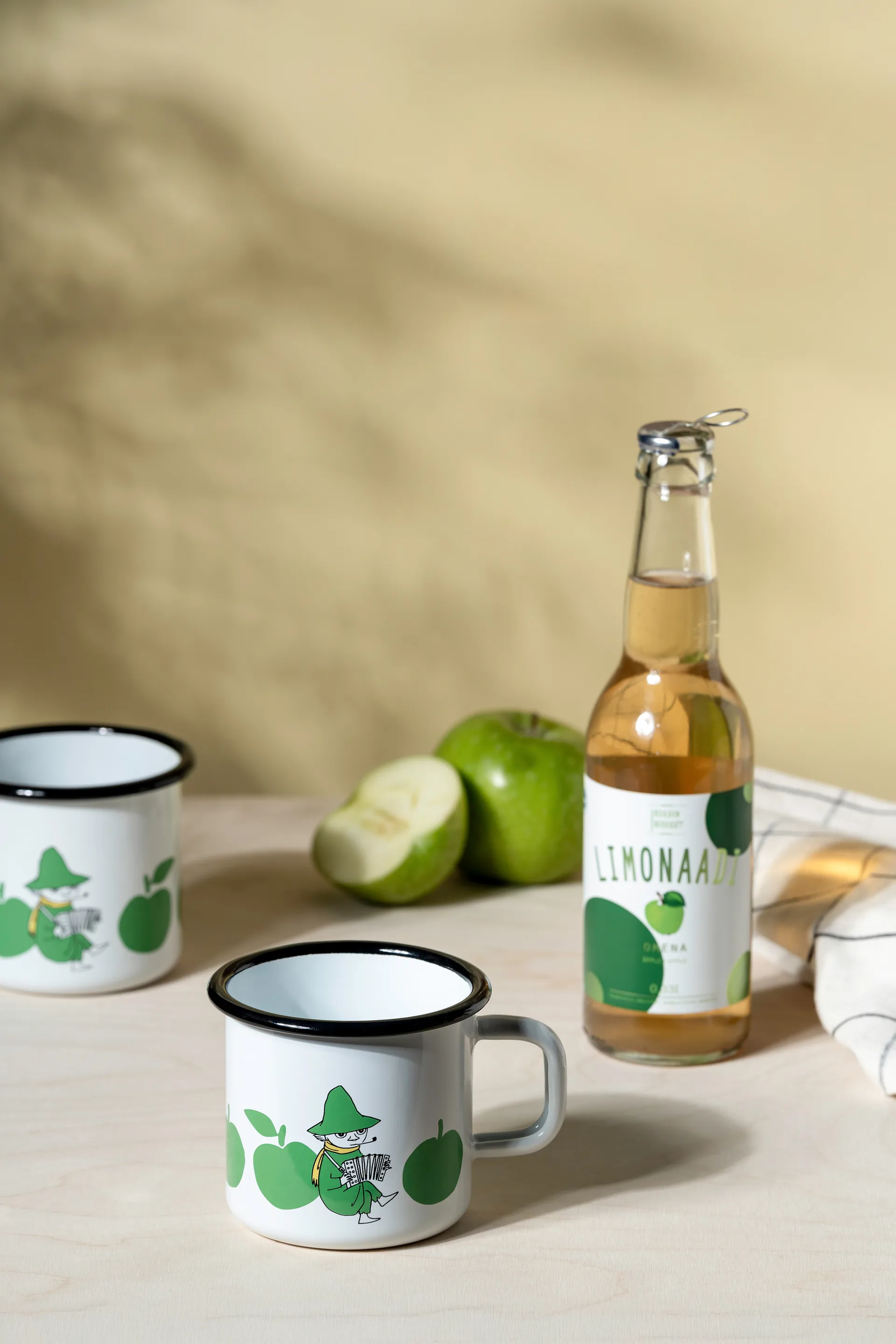 Moomin enamel mug 37 cl, Joyfull Apples Muurla