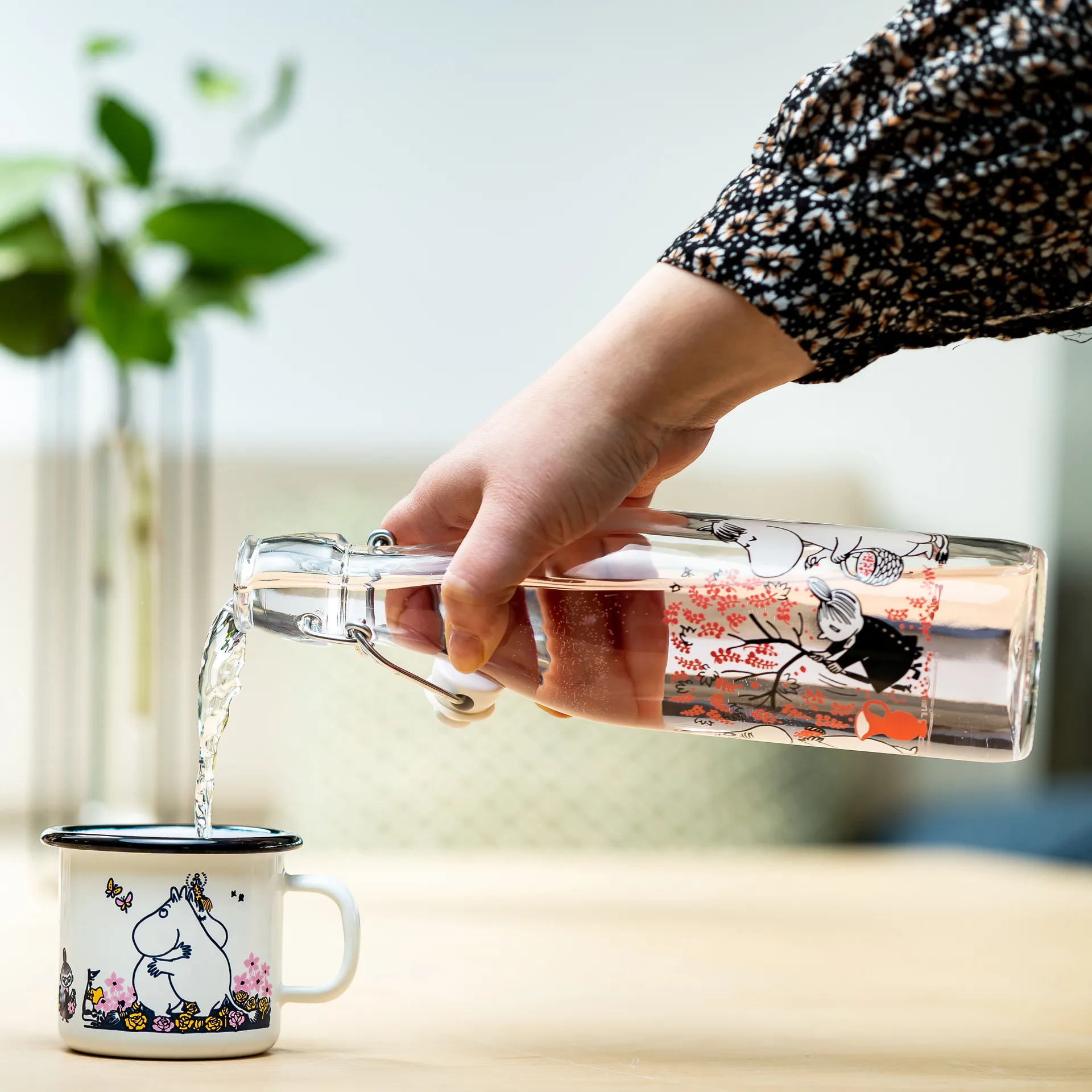 Moomin glass bottle 0.5 l, Berries Muurla