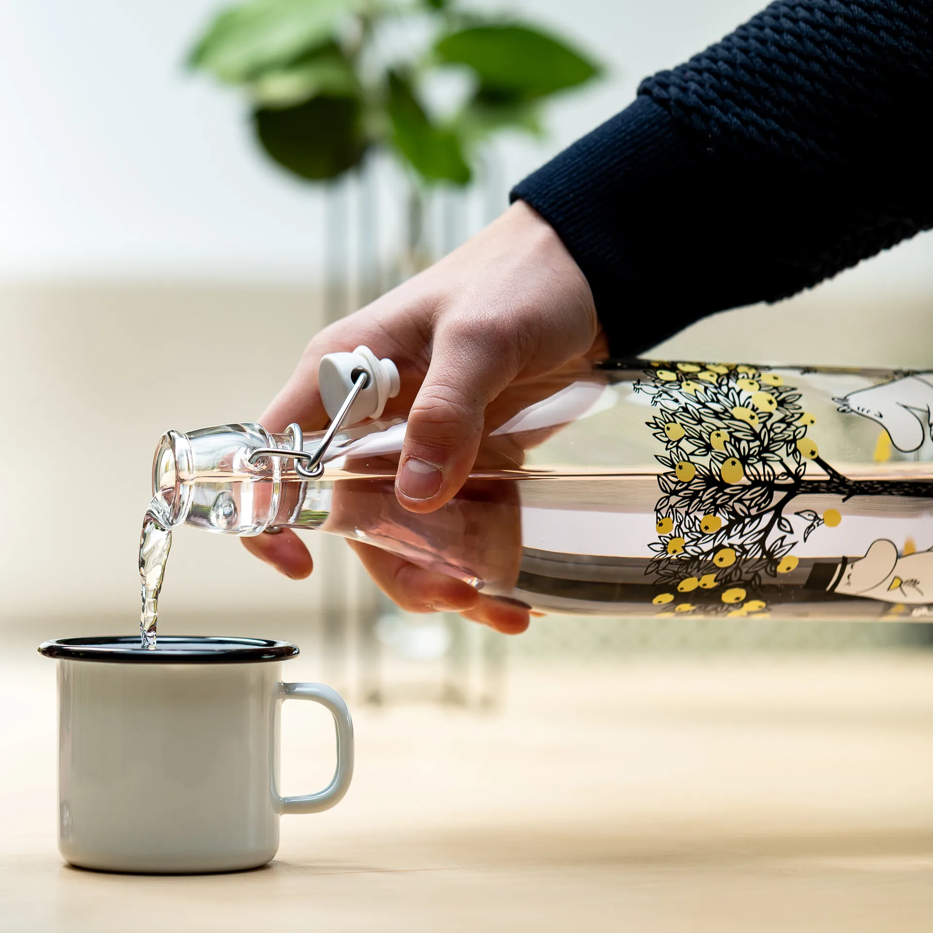 Moomin glass bottle 1 L, Apples Muurla