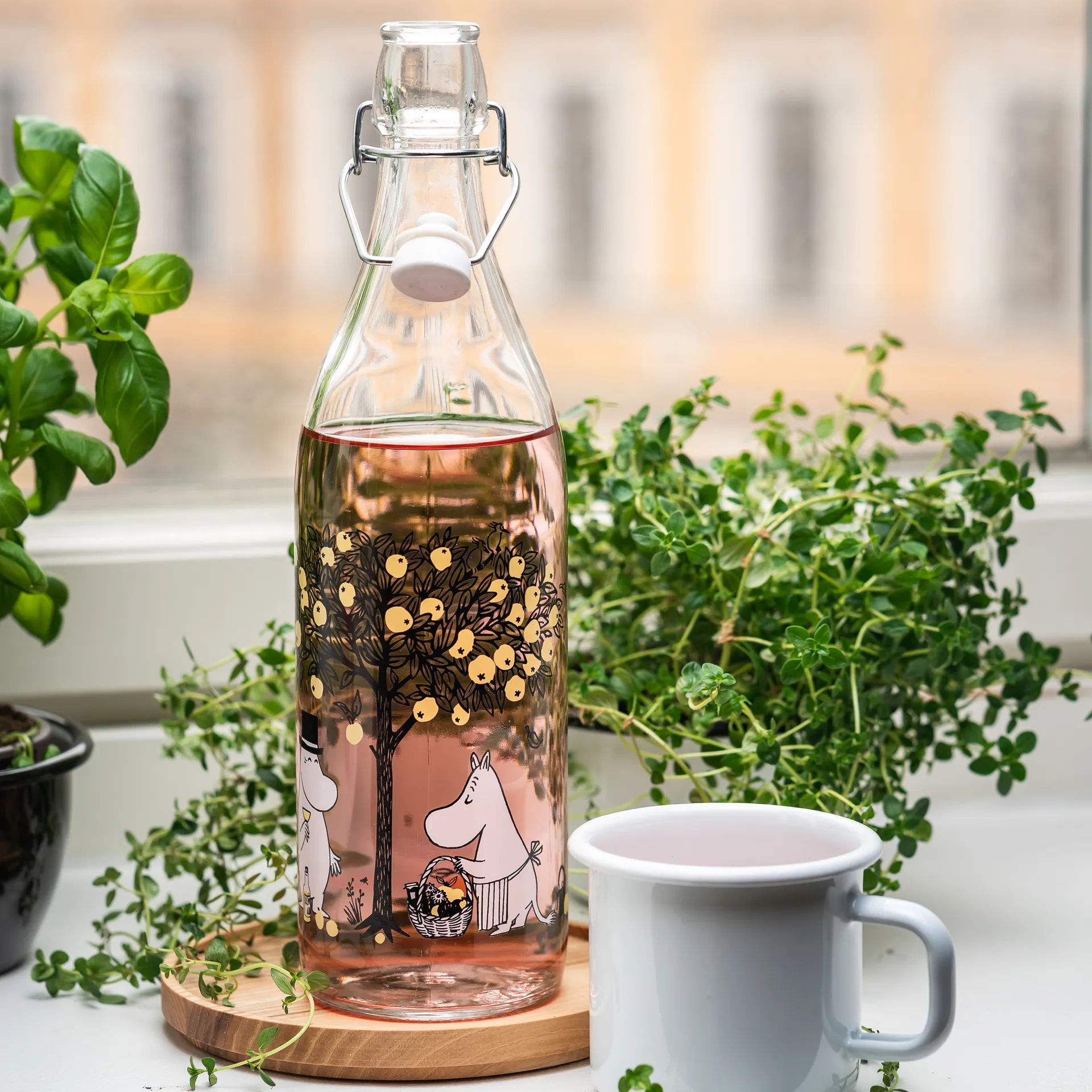 Moomin glass bottle 1 L, Apples Muurla