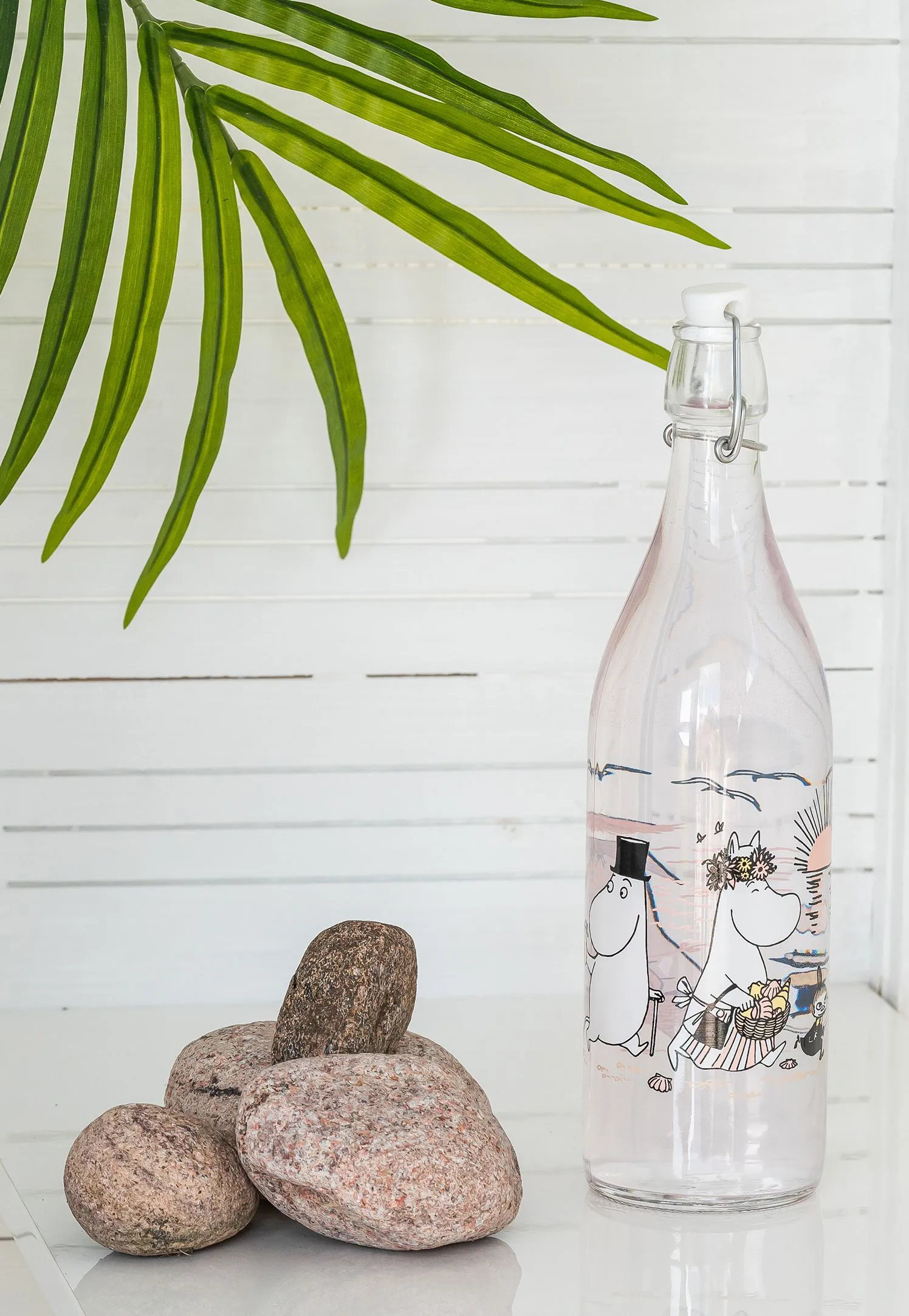Moomin glass bottle 1 L, The Beach Muurla