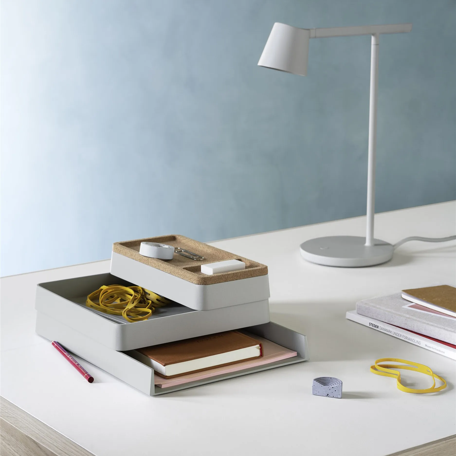 Arrange Desktop tray 12x25 cm, grey Muuto
