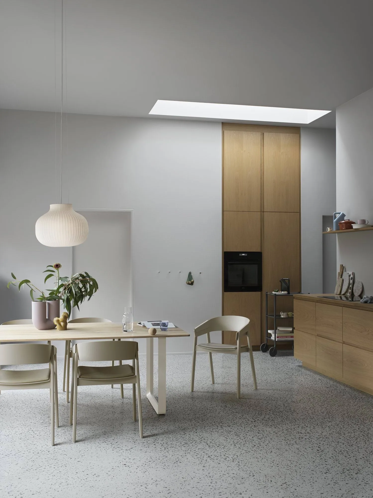 Dots Wood coat hook, Light olive, Ø9 cm Muuto