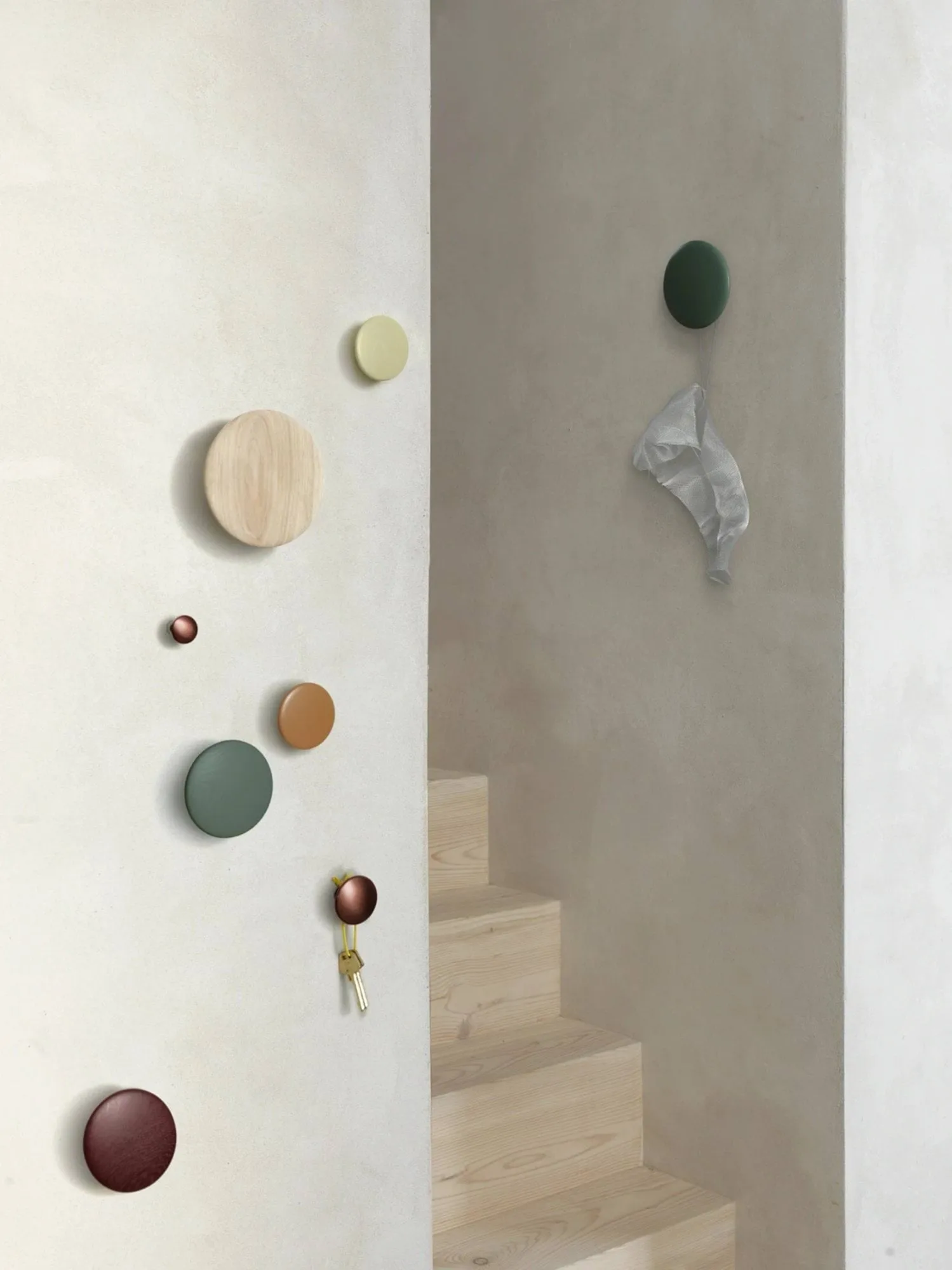 The Dots clothes hook oak, Ø13 cm Muuto