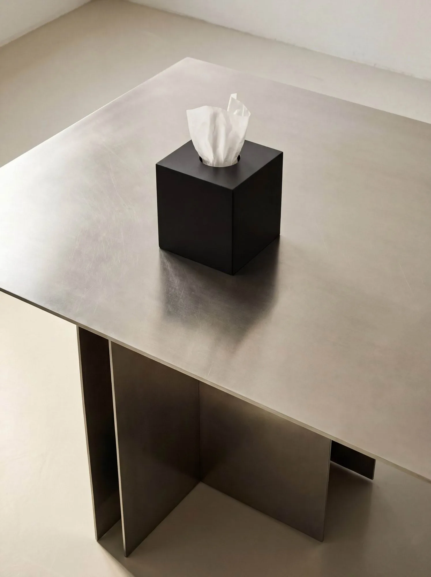 Nichba tissue box, Black Nichba
