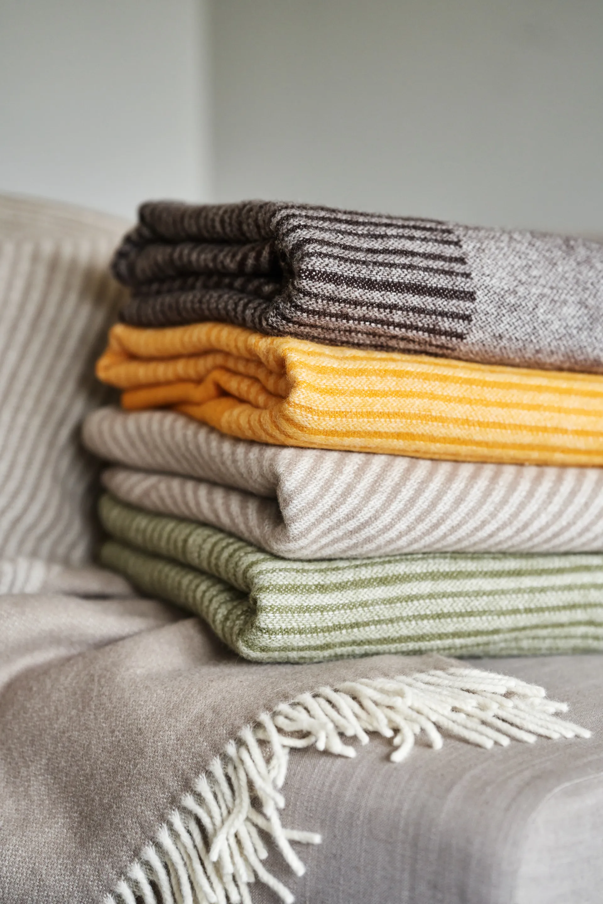 Circles wool throw 130x185 cm, Brown NJRD