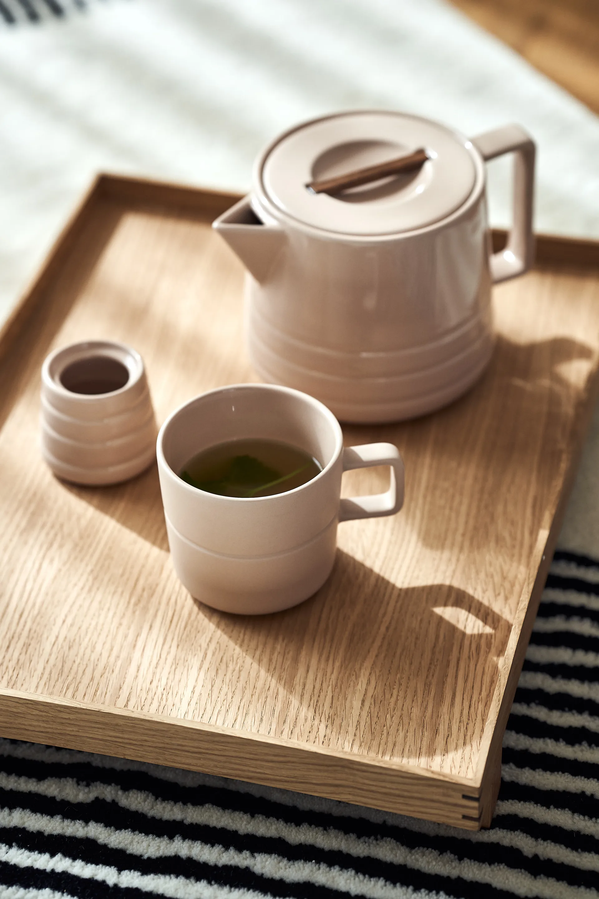 Lines teapot 1.5 liter, beige NJRD