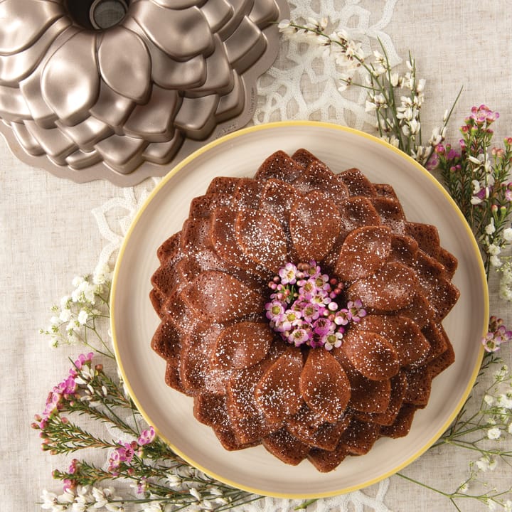 Nordic Ware blossom bundt baking tin, 2.4 L Nordic Ware